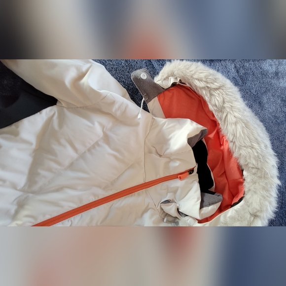 ROXY Insulated Jacket - Picture 6 of 9